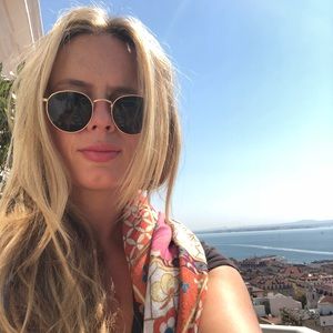 Meet your Posher, Eliza